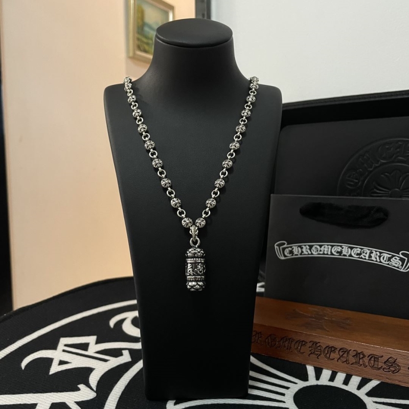 Ch*0me He**ts necklaces